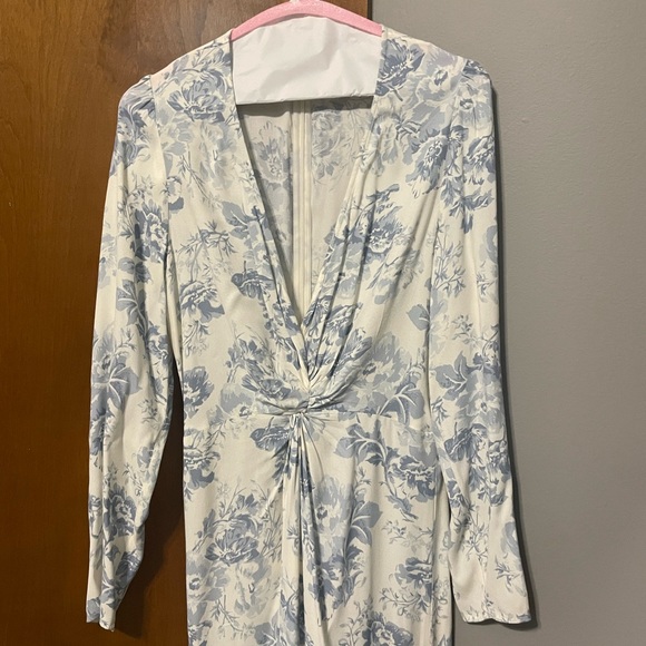 Reformation Gatsby Dress( White and Blue floral print) - Picture 6 of 7